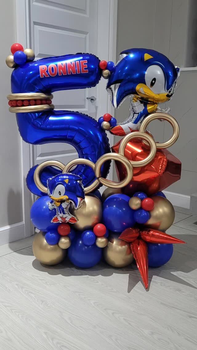 Sonic the Hedgehog balloon arrangement with a blue number five and gold ring balloons.