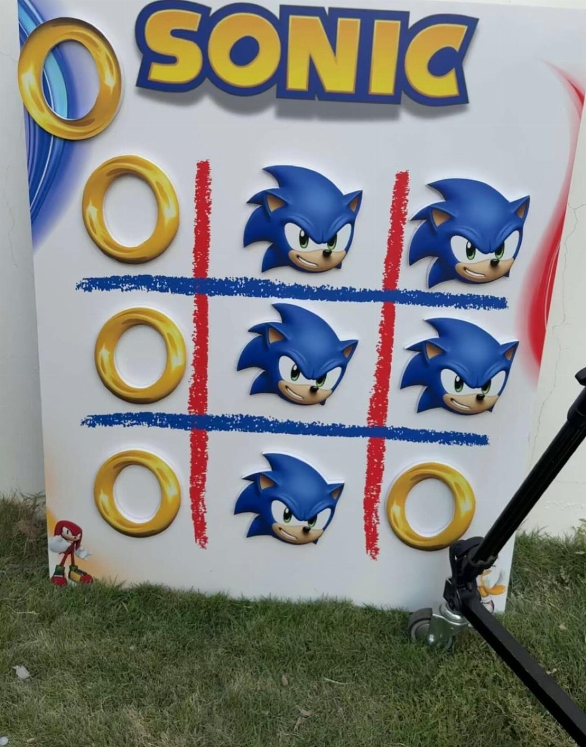 Sonic themed tic-tac-toe game board with gold rings and Sonic character heads.